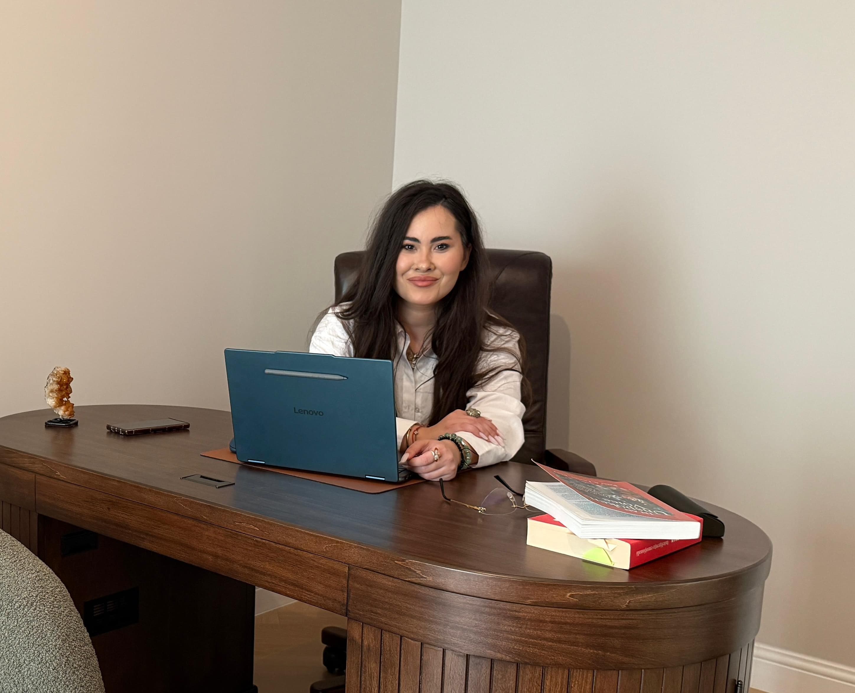 Andreea-Ioana Lungi în cabinetul de psihoterapie din Voluntari-Băneasa